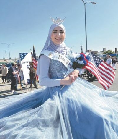 ملكة جمال محجّبة في مسيرة الميموريال بديربورن تثير ردود فعل متباينة